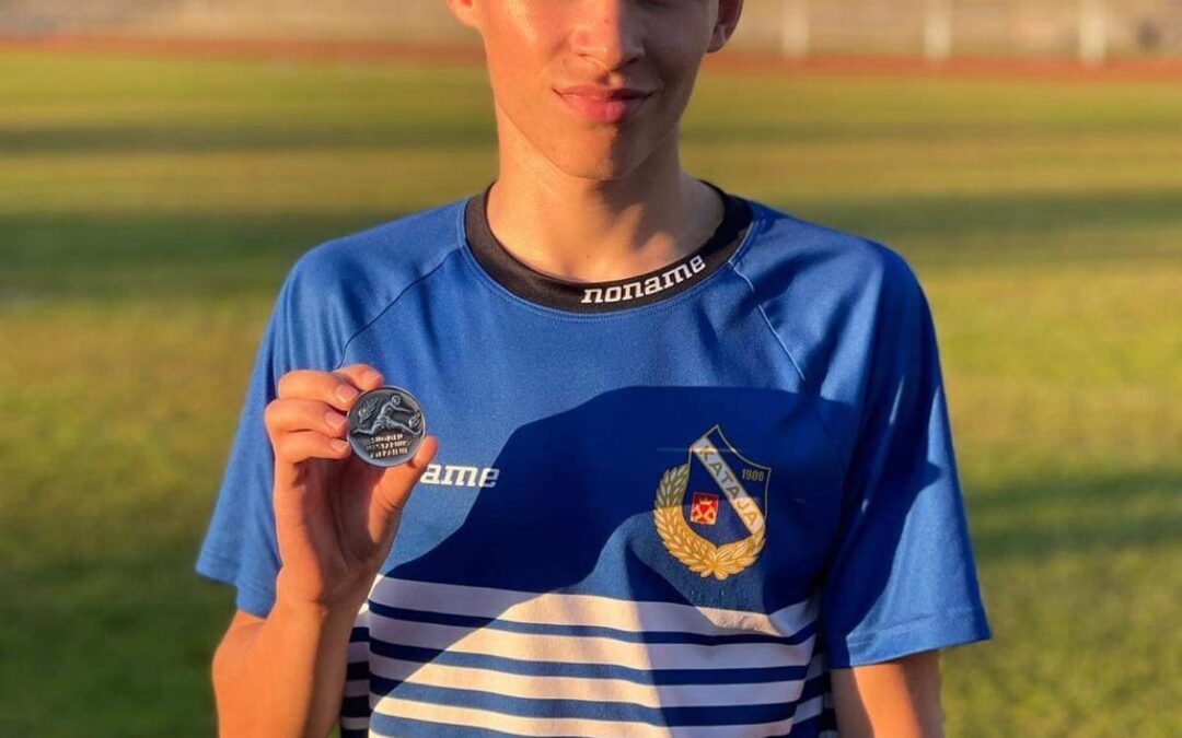 Neljä henkilökohtaista ja kaksi joukkuemitalia 14-15-vuotiaiden SM-kisoista: Onni Nyyssönen Suomen mestaruuteen!