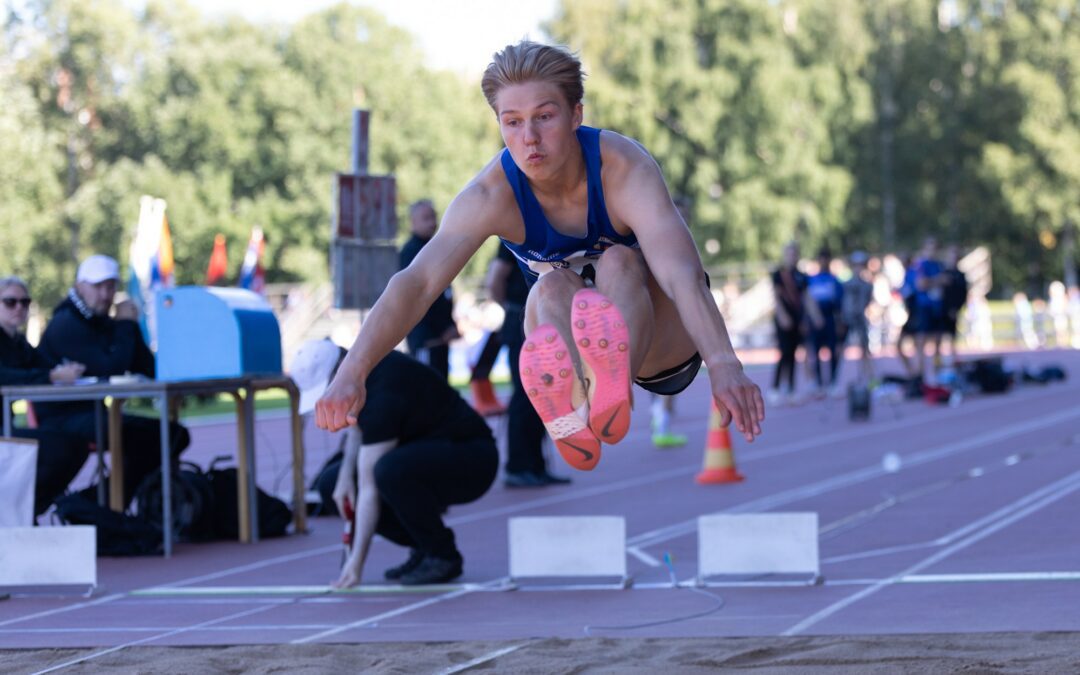 20 urheilijan joukkue nuorten SM-halleihin