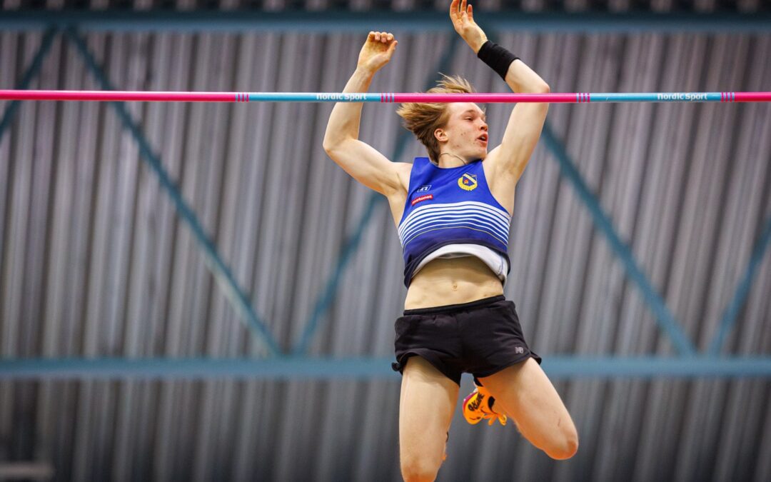 Kisaraportti: Huimat 11 mitalin 17-22-vuotiaiden SM-hallit!